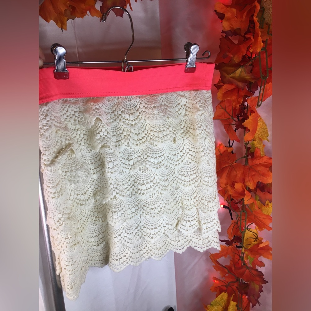 Forever 21 | Women’s Cream White Scalloped Crochet Pattern Skirt